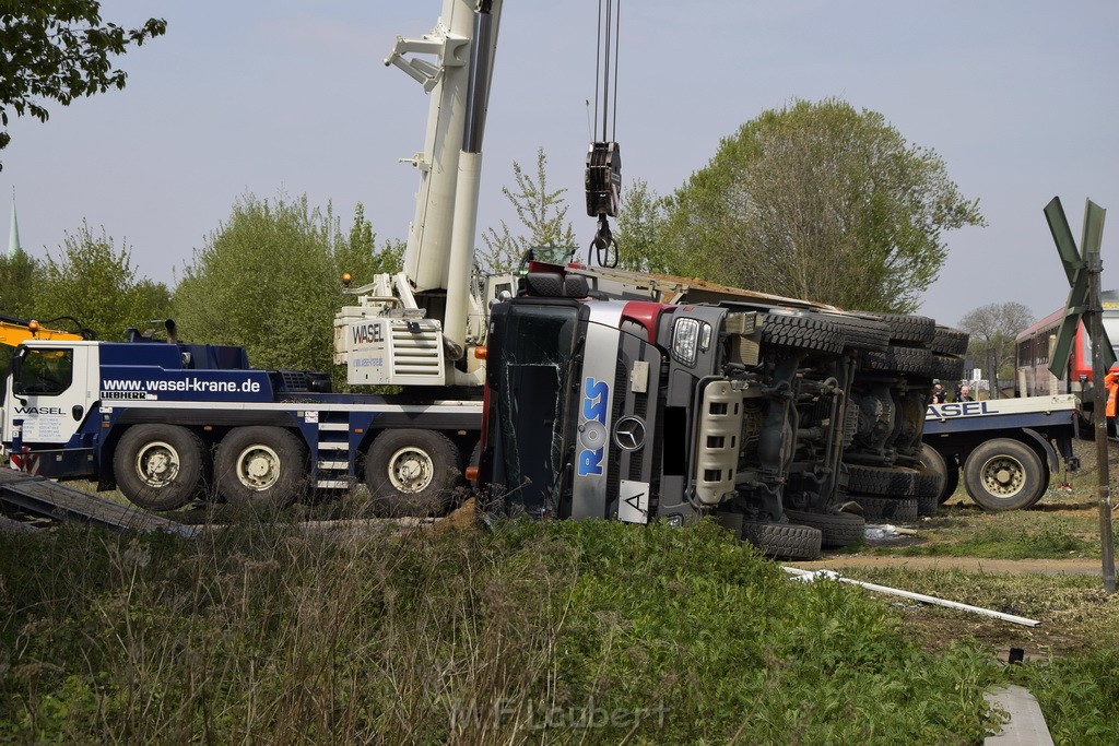 Schwerer VU LKW Zug Bergheim Kenten Koelnerstr P451.JPG - Miklos Laubert